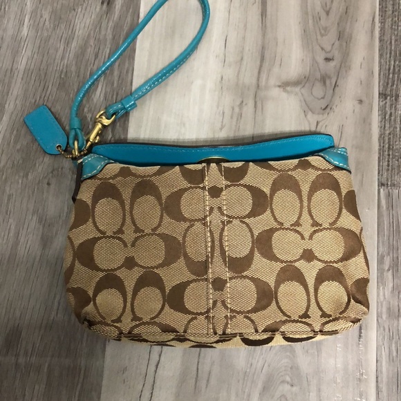 Coach wristlet - Picture 3 of 4